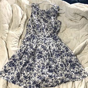 SUPER cute dress!! TRENDY!!